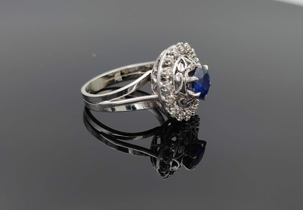 White gold ring and platinum, sapphire, diamonds