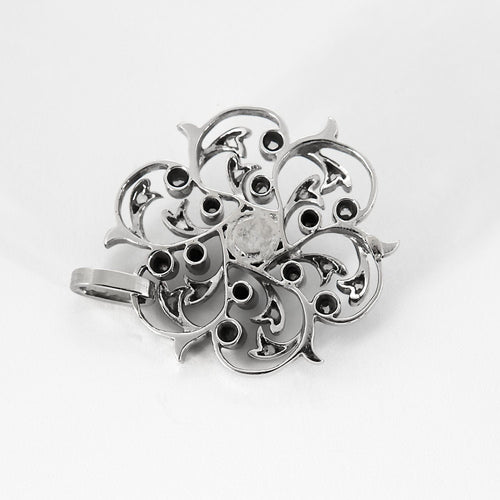 Pendentif Pendentif en or blanc et diamants 58 Facettes CHOL1135