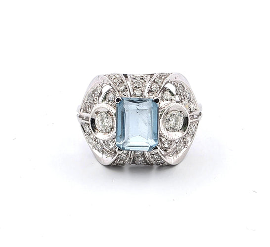 Bague 55 Bague en or blanc 18 carats avec aigue-marine et diamants 58 Facettes