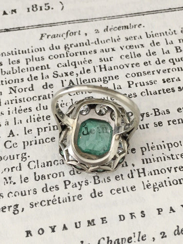 Bague 56 Bague ancienne Art Déco ornée d’émeraudes et diamants en or blanc 18k et platine 58 Facettes