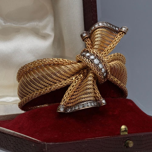 Bracelet Bracelet en or jaune et platine avec Diamants vers 1950. 58 Facettes