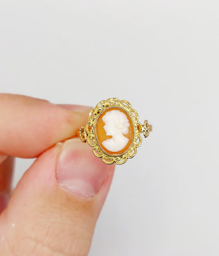 Bague 52.5 Bague vintage or jaune, camée sur coquille 58 Facettes A06091