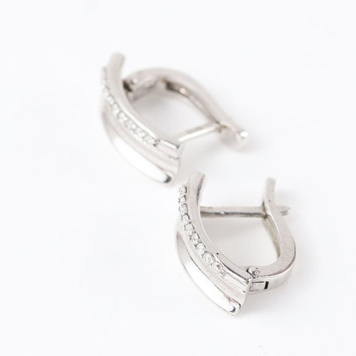 Boucles d'oreilles Boucles d'oreilles en or blanc avec diamants taille brillant 58 Facettes 129572