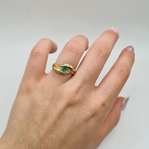 Bague 54.5 Bague or jaune sertie d'une émeraude et diamants 58 Facettes