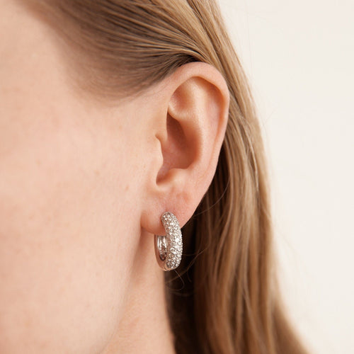 Boucles d'oreilles Créoles pavées de diamants 58 Facettes P98L13