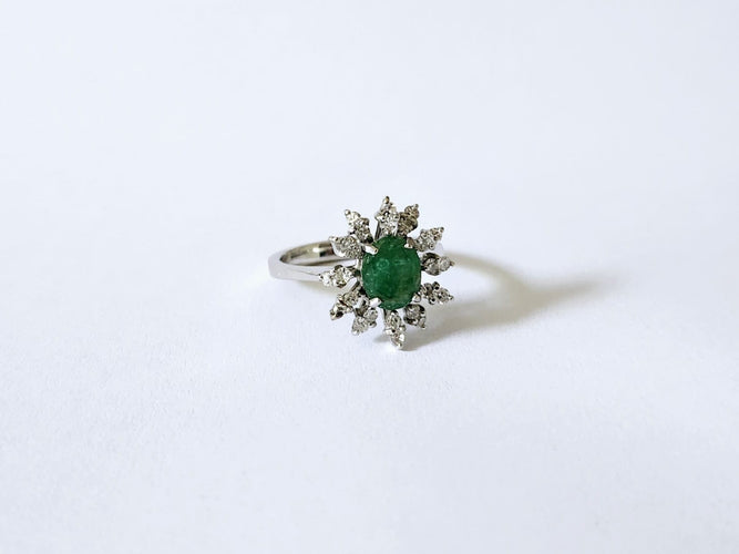 Pompadour ring in white gold, emerald and diamonds 