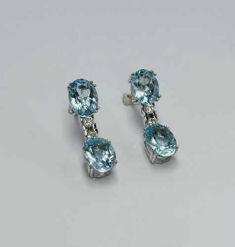 Boucles d'oreilles Boucles d'oreilles contemporaines en or blanc serties d'aigues-marines de 6,05 ct et de diamants de 0,20 ct 58 Facettes Q251B