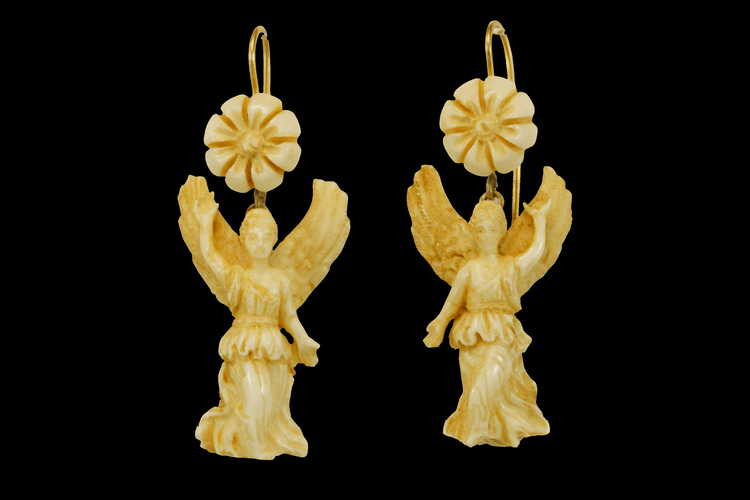 Boucles d'oreilles Boucles d'oreilles antiques en or sculptées en ivoire 58 Facettes 7482