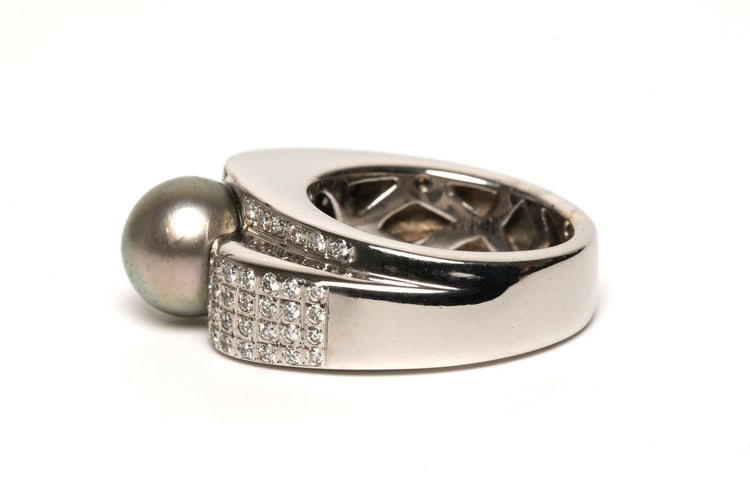 Bague 55 Bague contemporaine en or blanc, perle de Tahiti et diamants (+-0.396ct) 58 Facettes 21854