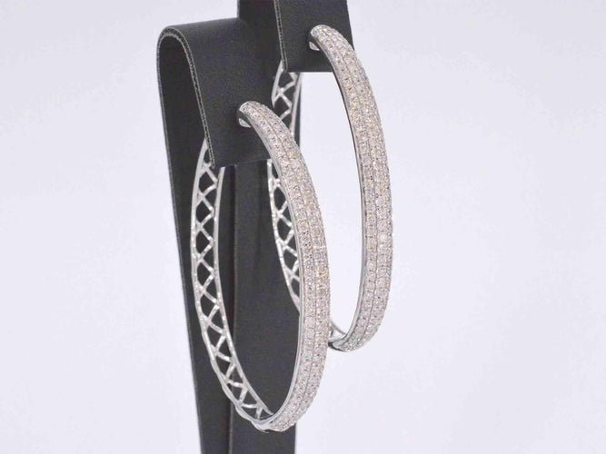 Boucles d'oreilles Boucles d'oreilles créoles en or blanc avec diamants 58 Facettes 2054