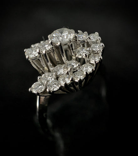 Bague 57.5 Bague tourbillon or blanc diamants 58 Facettes