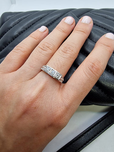 Bague 53.5 Bague Trilogie en Platine et Diamants Années 50 58 Facettes