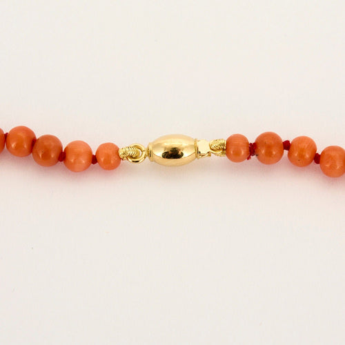 Antik halskæde i gult guld med koralperler