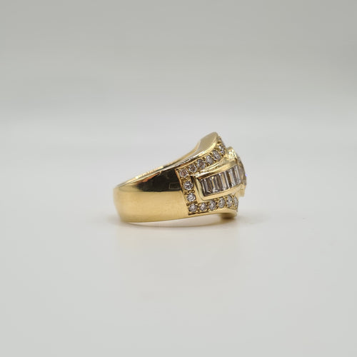 Bague 54 Bague or jaune, diamants ronds et diamants baguettes 58 Facettes