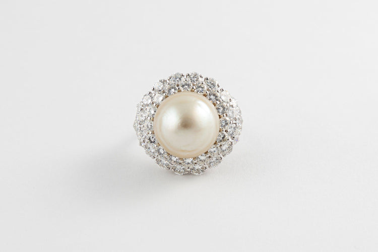 Bague Bague en or blanc, perle de culture à noyau eau de mer et diamants 58 Facettes 154329