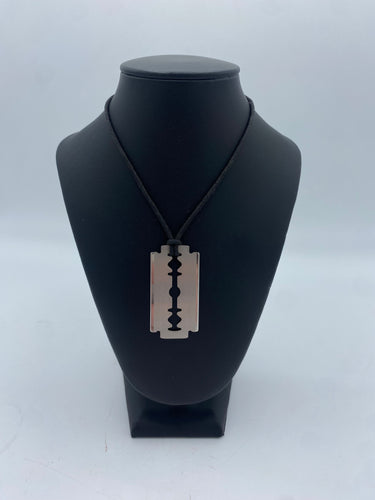 Pendentif Dinh Van - Pendentif "Lame de rasoir" GM sur cordon 58 Facettes 096424105792