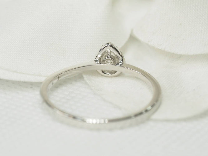 Bague Solitaire en or blanc et diamants en forme de poire 58 Facettes 24978