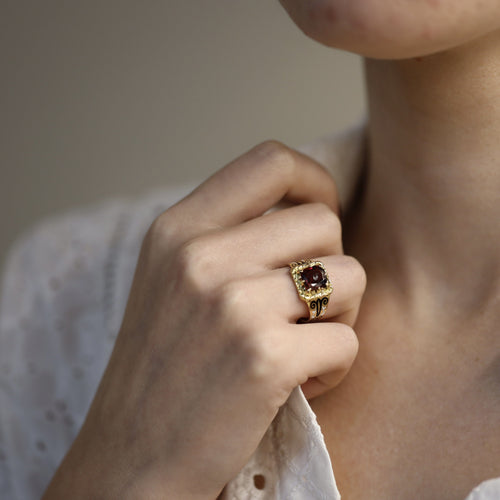 Bague 54 Bague chevaliere Napoleon III en or jaune 18K avec email et grenat - Taille 54 58 Facettes FB10425