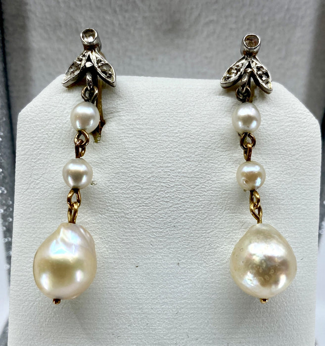 Pendientes de perlas y diamantes de oro alrededor de 1900