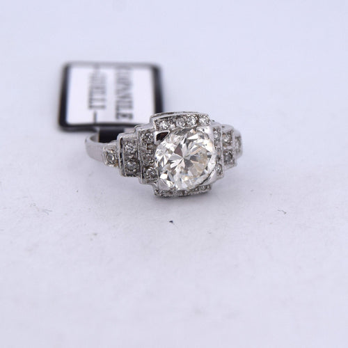 Bague 50 Bague en or blanc 18 carats ornée d'un diamant central de 1,30 carat 58 Facettes AN466