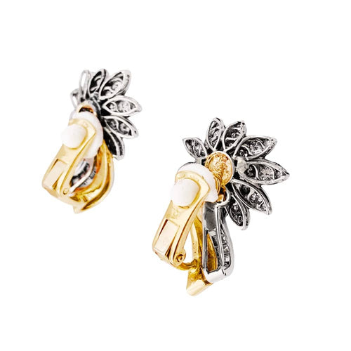 Boucles d'oreilles Boucles d'oreilles, "Fleur", or jaune, platine et diamants. 58 Facettes 35253