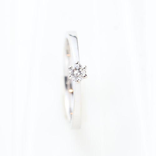 Solitaire ring in 18k witgoud en diamant 0,12 ct 