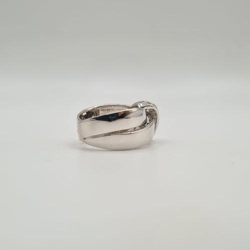 Bague 54 Bague or blanc sertie de diamants 58 Facettes