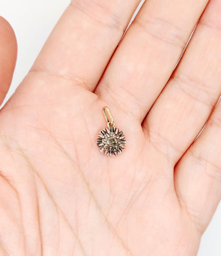 Pendentif Pendentif victorien or jaune et argent, diamant rectangulaire serti clos sur paillon (circa 1850) 58 Facettes A05414