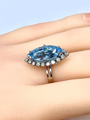 Bague Bague en or blanc 18 carats, aigue marine et 18 diamants 58 Facettes AB389