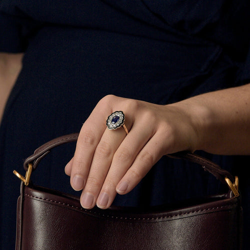 黄金戒指，蓝宝石，钻石和缟玛瑙 