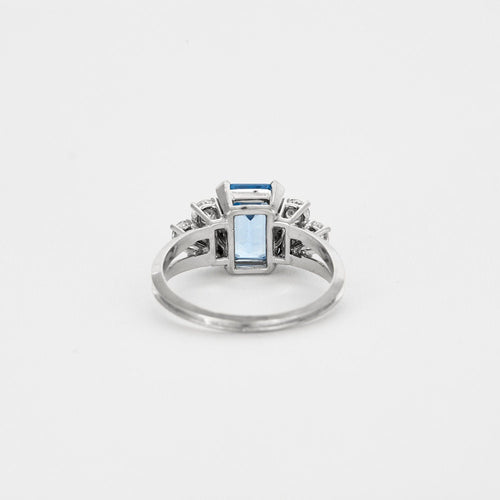 Bague 62 Bague en or gris et pierre bleue 58 Facettes