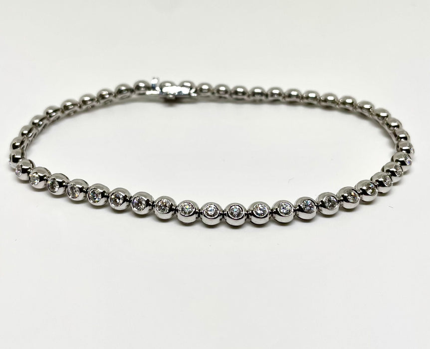 White gold tennis river bracelet 1.84 cts