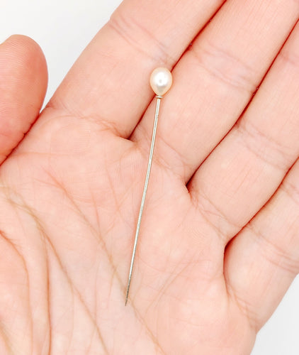 Broche Epingle à cravate ou chapeau antique or blanc 18k et perle (circa 1900) 58 Facettes A01045