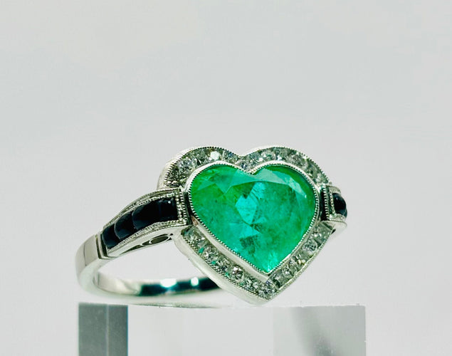 Bague 53 Bague en platine avec une émeraude, des diamants et de l'onyx 58 Facettes 50280