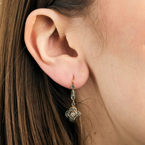 Boucles d'oreilles Paire de pendants d'oreilles deux ors, vers 1900 58 Facettes