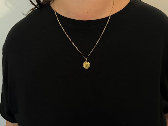 Pendentif Médaille de la vierge en or 58 Facettes