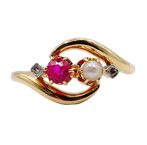 Bague 56.5 Bague toi et moi art nouveau or jaune, rubis synthétique, perle et diamants 58 Facettes A05749