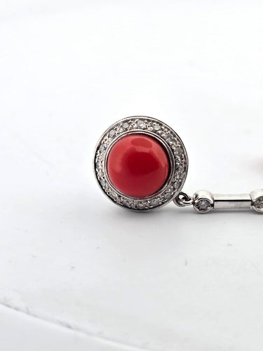 Boucles d'oreilles Boucles d'oreilles en or blanc serties de diamants et de corail 58 Facettes