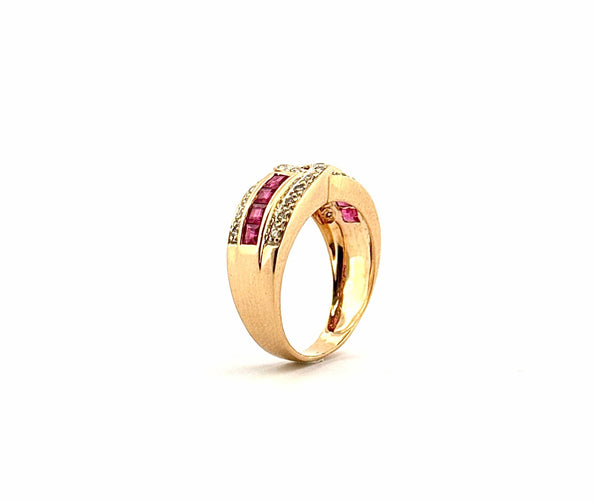 Bague 52 Bague or jaune rubis et diamants 58 Facettes