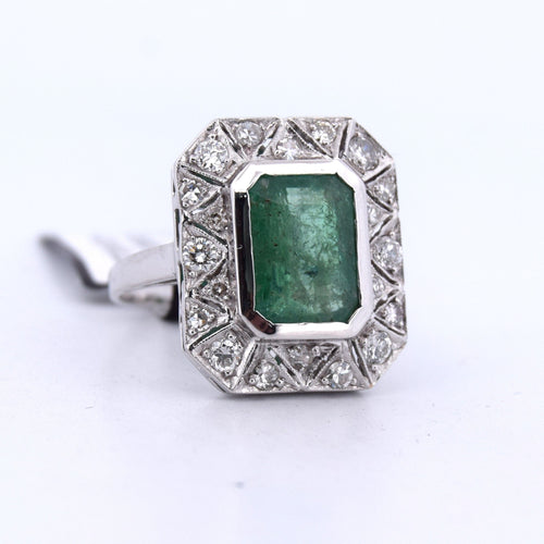 Bague 56 Bague Art Déco en or jaune, émeraudes et diamants 58 Facettes