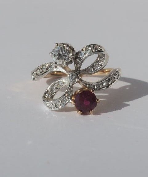 Belle Epoque Knotenring Rubin Diamanten Roségold Platin