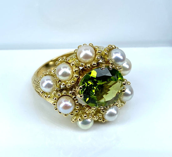 Bague 52 Bague coktail en or jaune 18 carats, péridot 3,98 ct et 9 perles 58 Facettes AB571