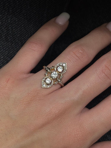 Anel antigo em ouro amarelo e diamantes 0,70 ct 