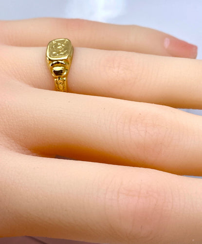 Sinetti 18 karaatin keltaista kultaa noin vuodelta 1900 