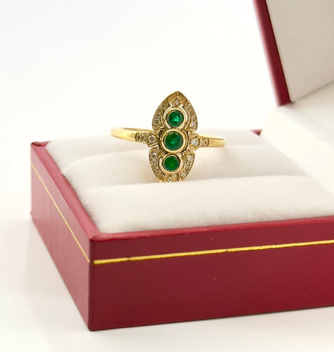 Bague 54 Bague marquise style ancien en or émeraudes et diamants 58 Facettes