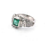 Bague 51 Bague en or blanc 18 carats avec émeraude centrale et diamants environnants 58 Facettes