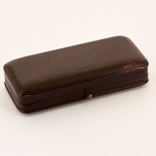 Boutons de manchette Bontons de manchettes 1930 en onyx et diamants. 58 Facettes P21L12