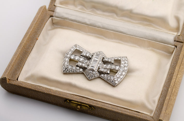 Broche Broche Art Déco en Platine et Diamants 58 Facettes