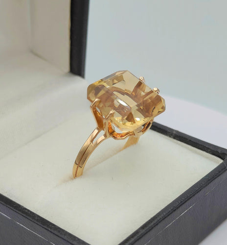 Bague 55 Bague de cocktail en or ornée d'une citrine 58 Facettes