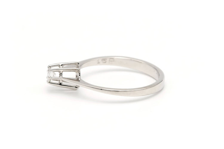 Bague 52 Bague Contemporaine en or blanc sertie d'un diamant 58 Facettes 19786